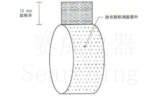 濟南賽成VOC-01環(huán)形初粘儀測試時，將膠帶式樣彎轉(zhuǎn)成如圖這樣的環(huán)形試樣，有膠面朝外